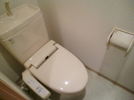 Toilet. Pitattohausu Nishinagahori shop Tel0120-47-4625