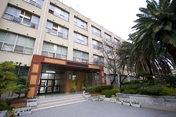 Primary school. Hiyoshi to elementary school (elementary school) 318m