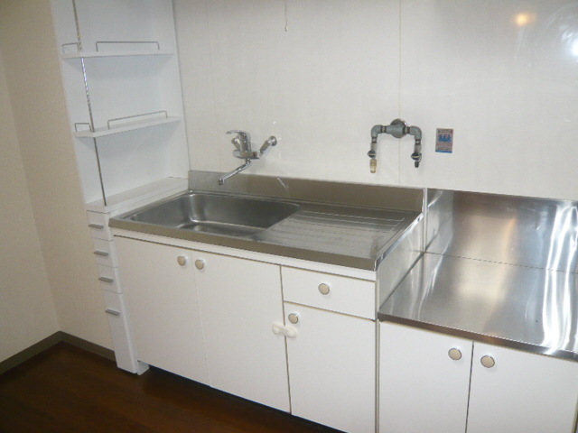 Kitchen. Two-burner stove installation Allowed