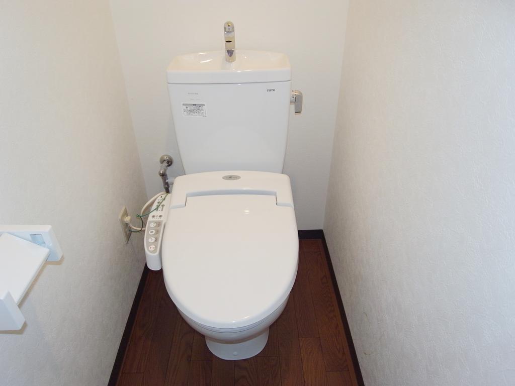 Toilet. Of Nishi-ku, Osaka rent to Pitattohausu Nishinagahori shop! 