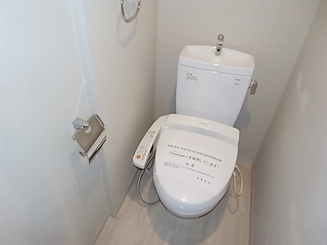 Toilet. Of Nishi-ku, Osaka rent to Pitattohausu Nishinagahori shop! 