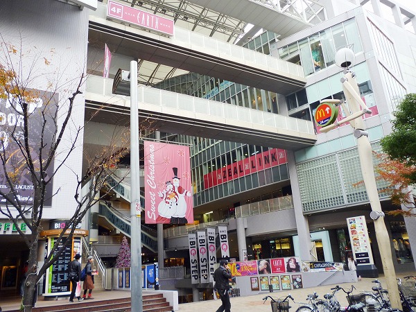 Shopping centre. BIGSTEP (shopping center) to 350m
