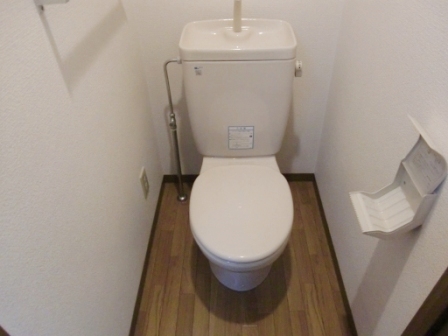 Toilet. Pitattohausu Nishinagahori shop Tel0120-47-4625