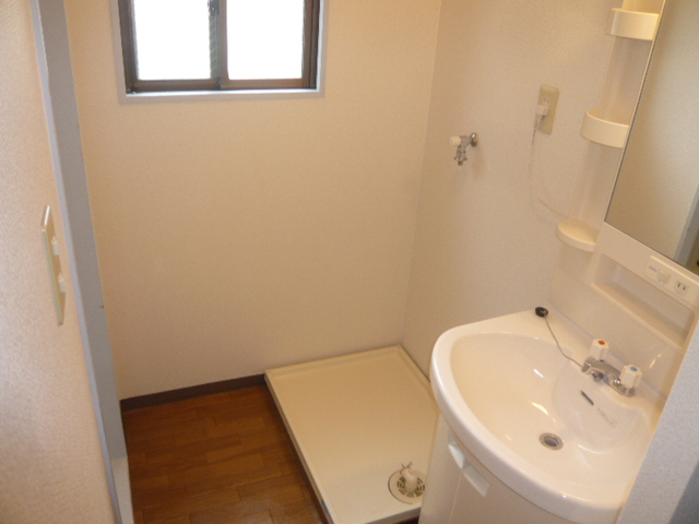 Washroom. Basin dressing room ・ With window