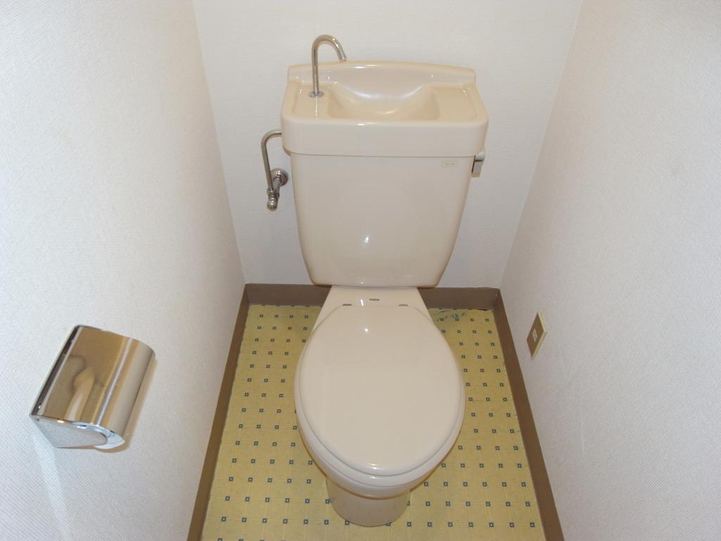 Toilet. Pitattohausu Nishinagahori shop Tel0120-47-4625