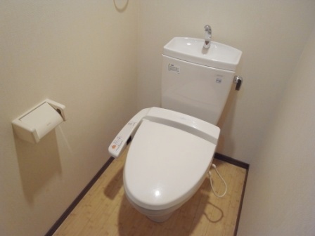 Toilet. Pitattohausu Nishinagahori shop Tel0120-47-4625