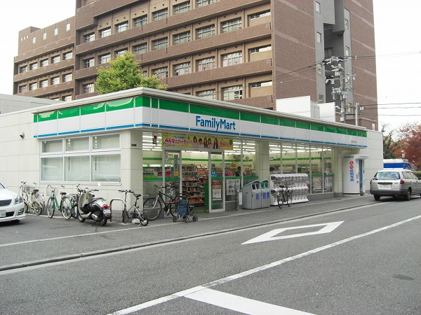 Convenience store. Family Mart (convenience store) up to 100m