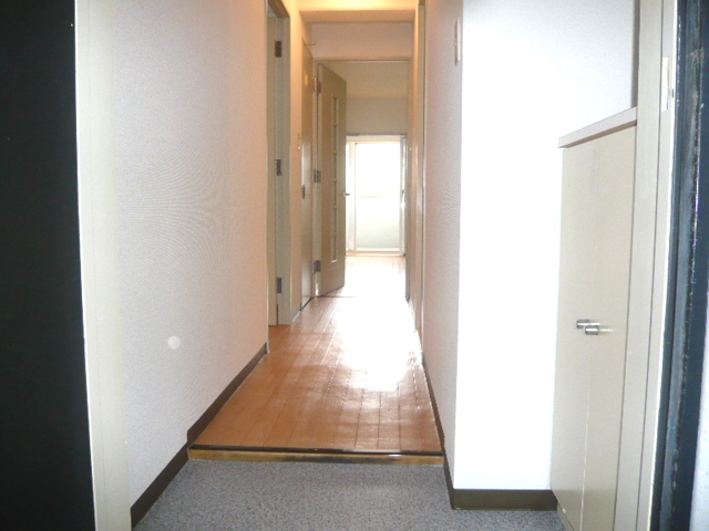 Other room space. Corridor