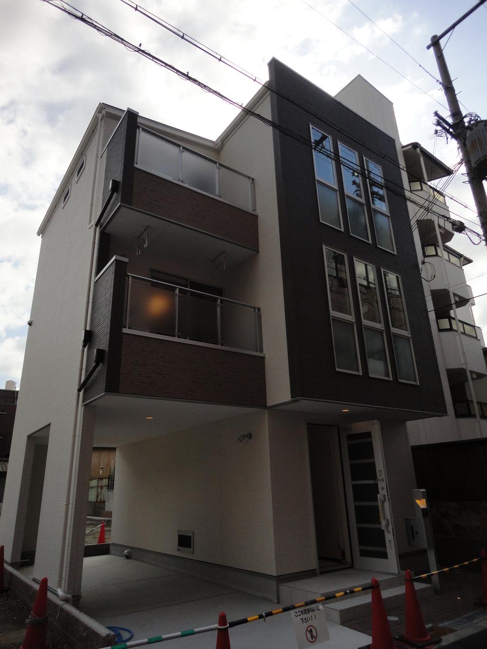 Local appearance photo. Parking spaces can be two in the built-in