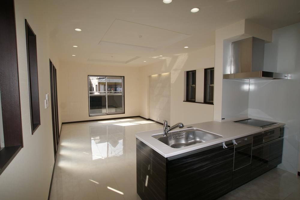 Same specifications photos (living). It finished with nature and your family gathering space in spacious feeling of freedom of quires LDK23.4!