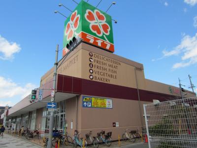 Supermarket. 121m up to life west Tengachaya store (Super)