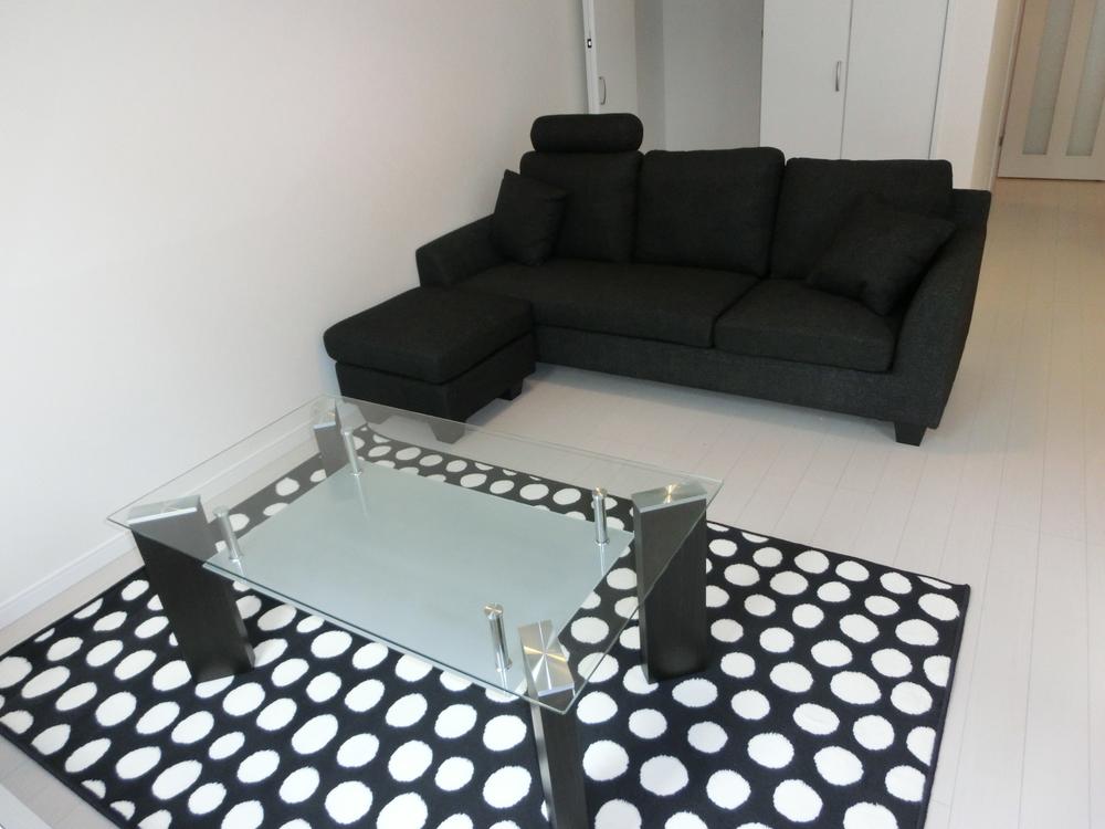 Living. The arrangement of the furniture is also easy to floor plan