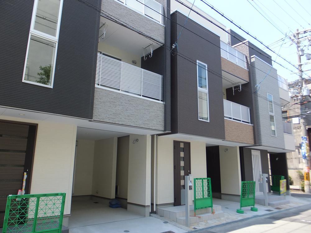 Local appearance photo. It is a quiet subdivision