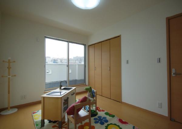 Non-living room. Example of construction Views of good third floor of a Western-style