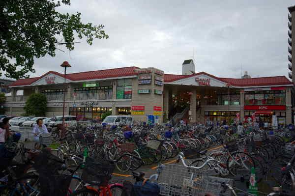 Supermarket. Daily qanat Izumiya 1040m to   Nankai Main Line  ・ Nankai Koya Line  ・ Subway Tanimachi Line  "Tengachaya" Station