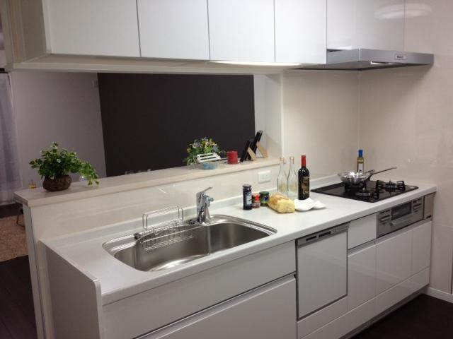 Same specifications photo (kitchen). Tableware and cooking utensils can be refreshing storage, Good kitchen space of the waste without usability of home appliances and trash fits perfect!