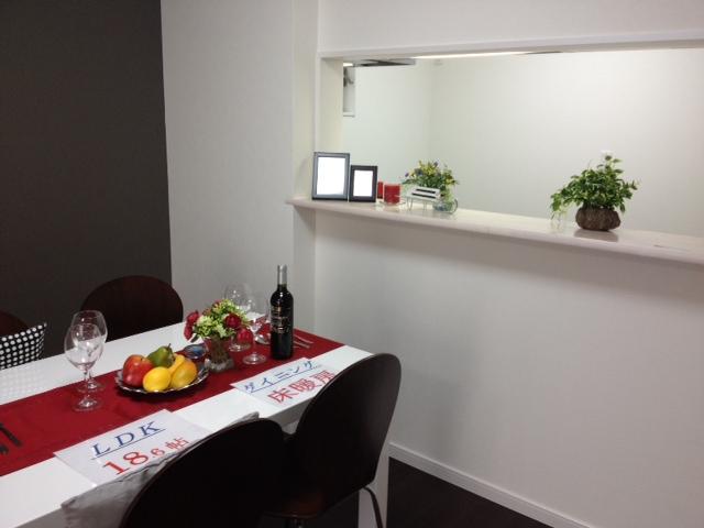 Same specifications photo (kitchen). There is no partition in the kitchen and dining, You can enjoy a conversation with a family in the very sense of openness.