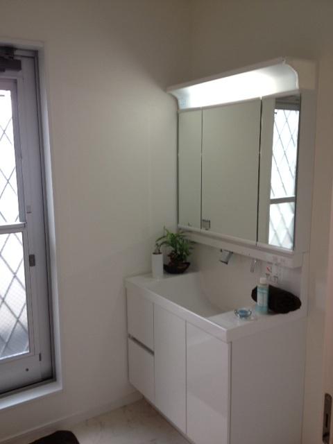 Same specifications photos (Other introspection). Storage is there plenty of vanity functionality preeminent!