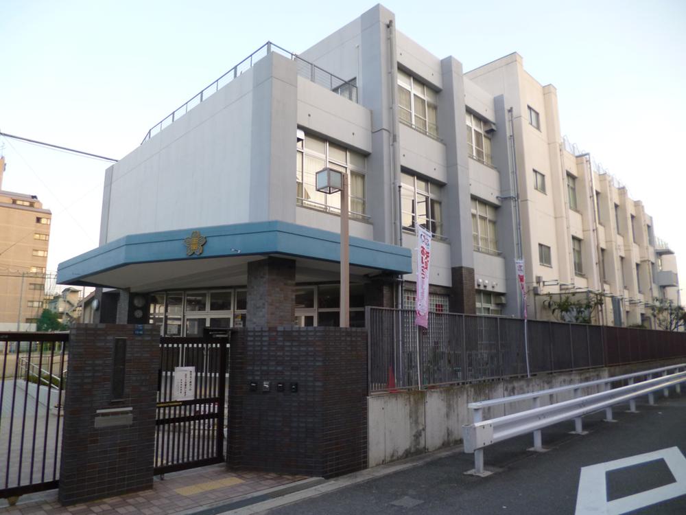Primary school. 300m to Osaka Municipal Tamade Elementary School
