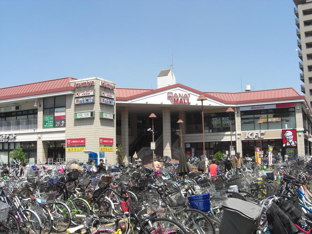 Shopping centre. Qanat Mall Tengachaya until the (shopping center) 587m