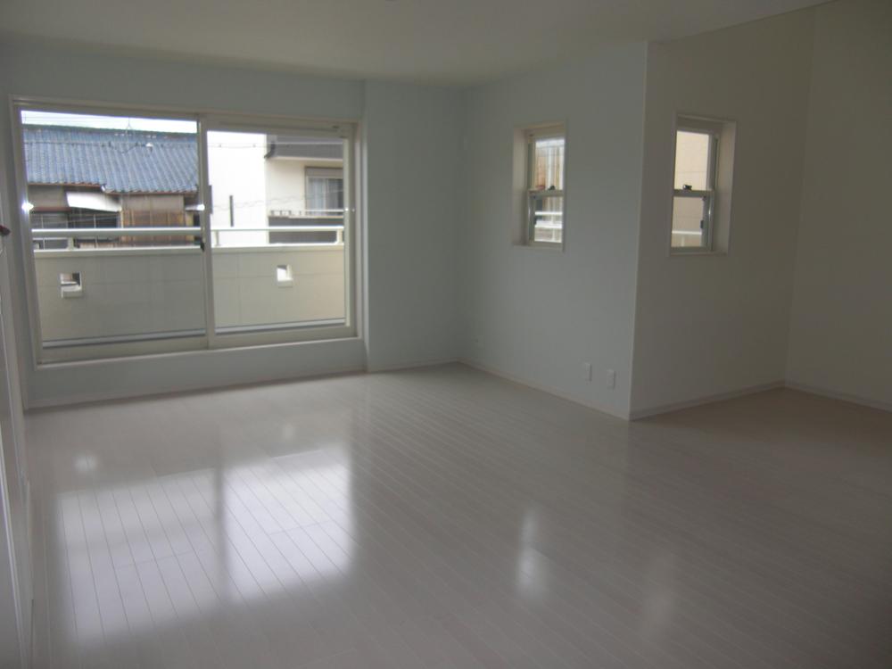 Same specifications photos (living). ( C Building) same specification