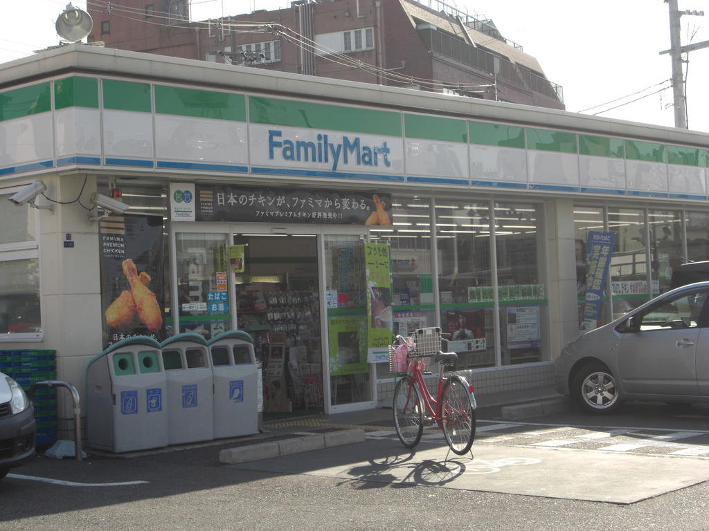Convenience store. FamilyMart south opening 528m up (convenience store)