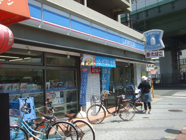 Convenience store. 5m to Lawson Minamitsumori store (convenience store)