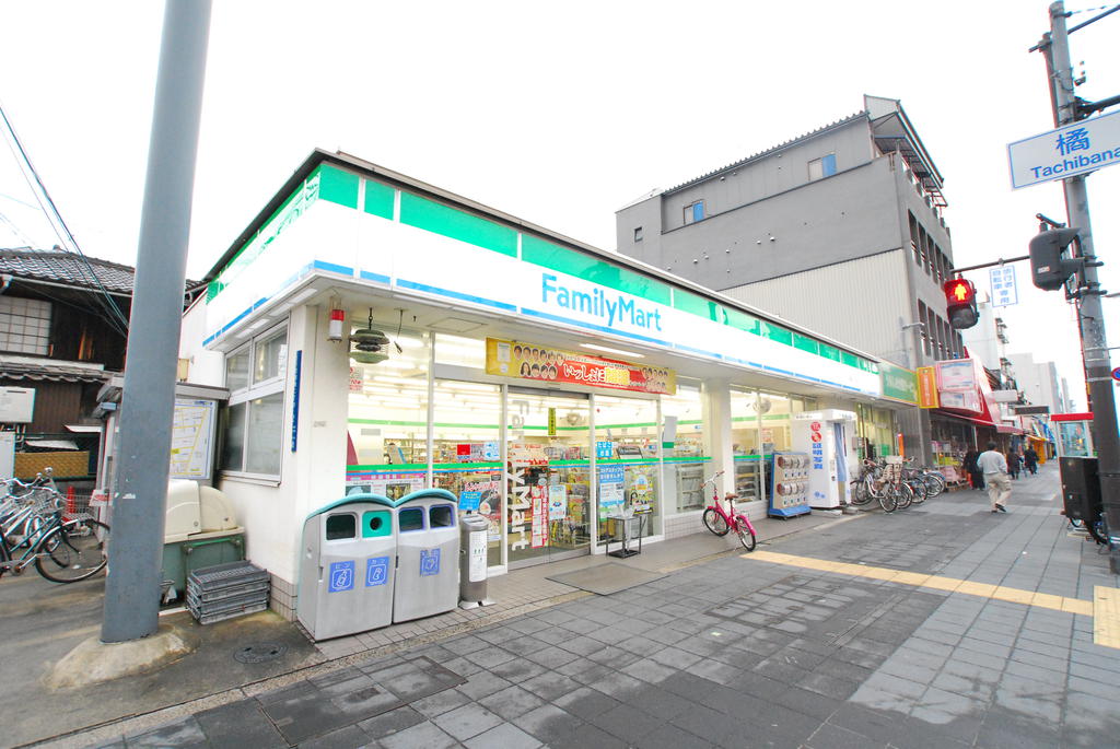 Convenience store. FamilyMart Hanazonominami-chome store up (convenience store) 367m