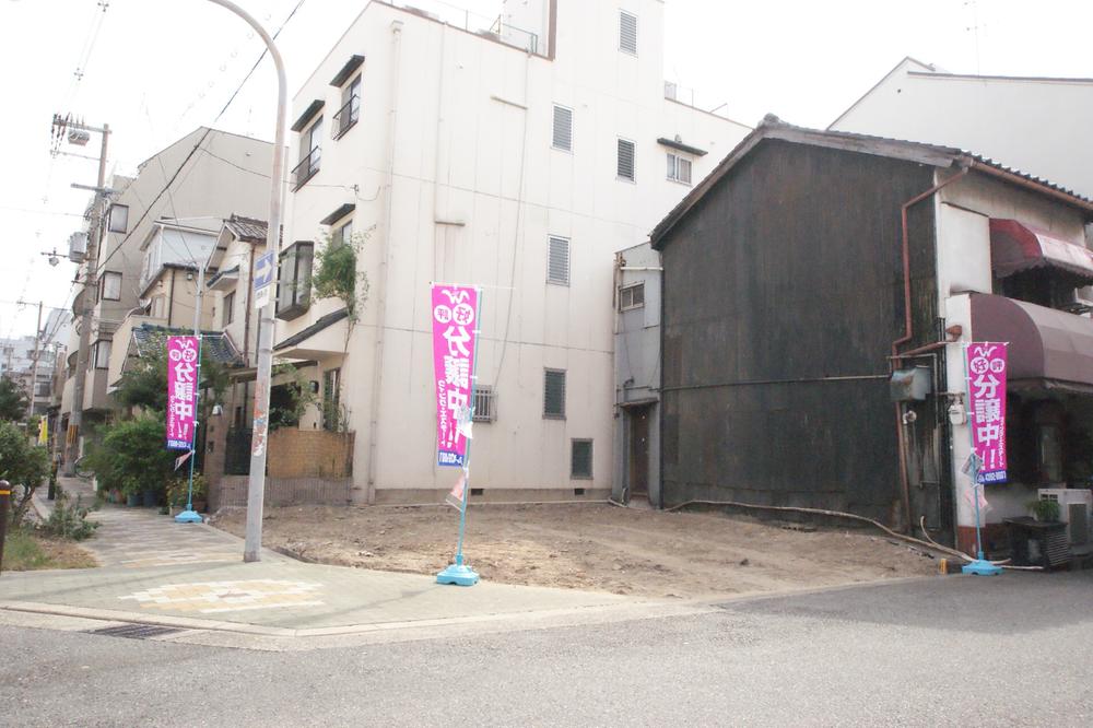 Local photos, including front road. Corner lot, which is denominated Pay relaxation. Nestled in the grounds of the leeway, Consent of planning!