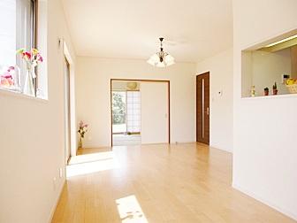 Same specifications photos (living). Attached to the under construction, It is in the same type type me. Because what type it is also wide of around 15 quires, It is likely to spend leisurely