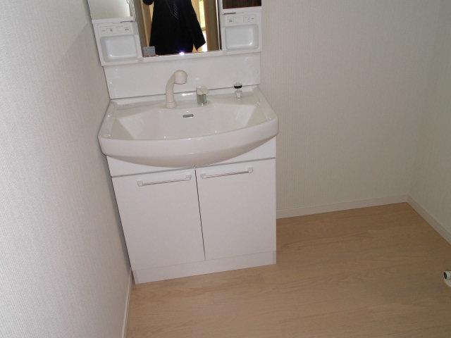 Wash basin, toilet. Attached to the under construction, It is in the same type type me.