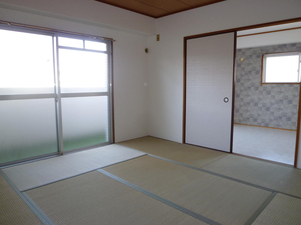 Other room space. 8 quires Japanese-style room