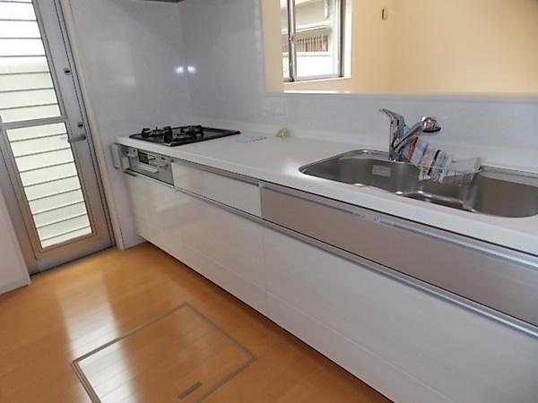 Same specifications photo (kitchen). Functional system kitchen with under-floor storage