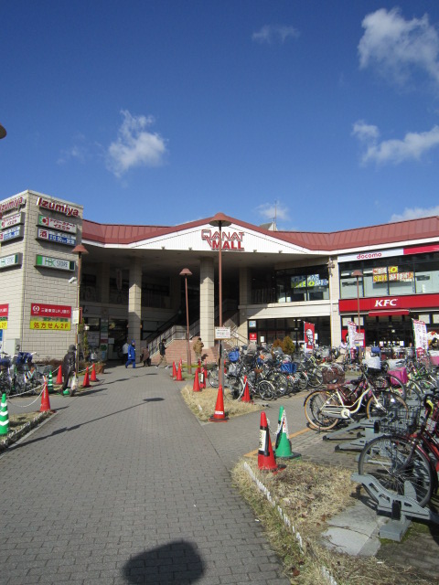 Shopping centre. Qanat Mall Tengachaya until the (shopping center) 591m