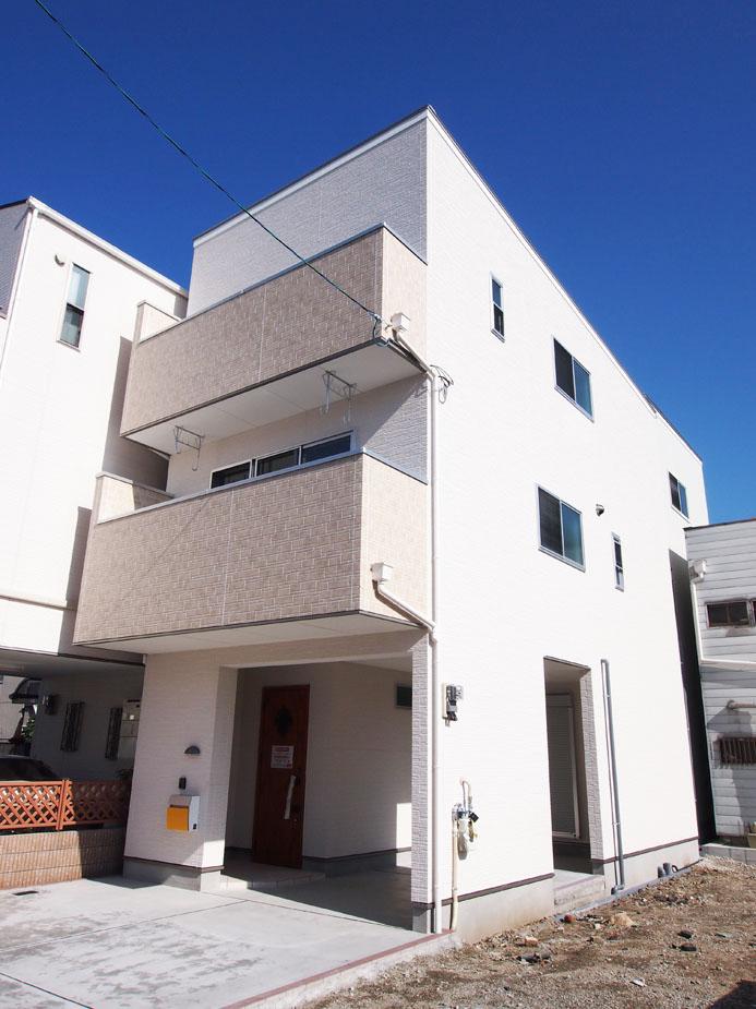 Local appearance photo. It is also a good day in the three-story