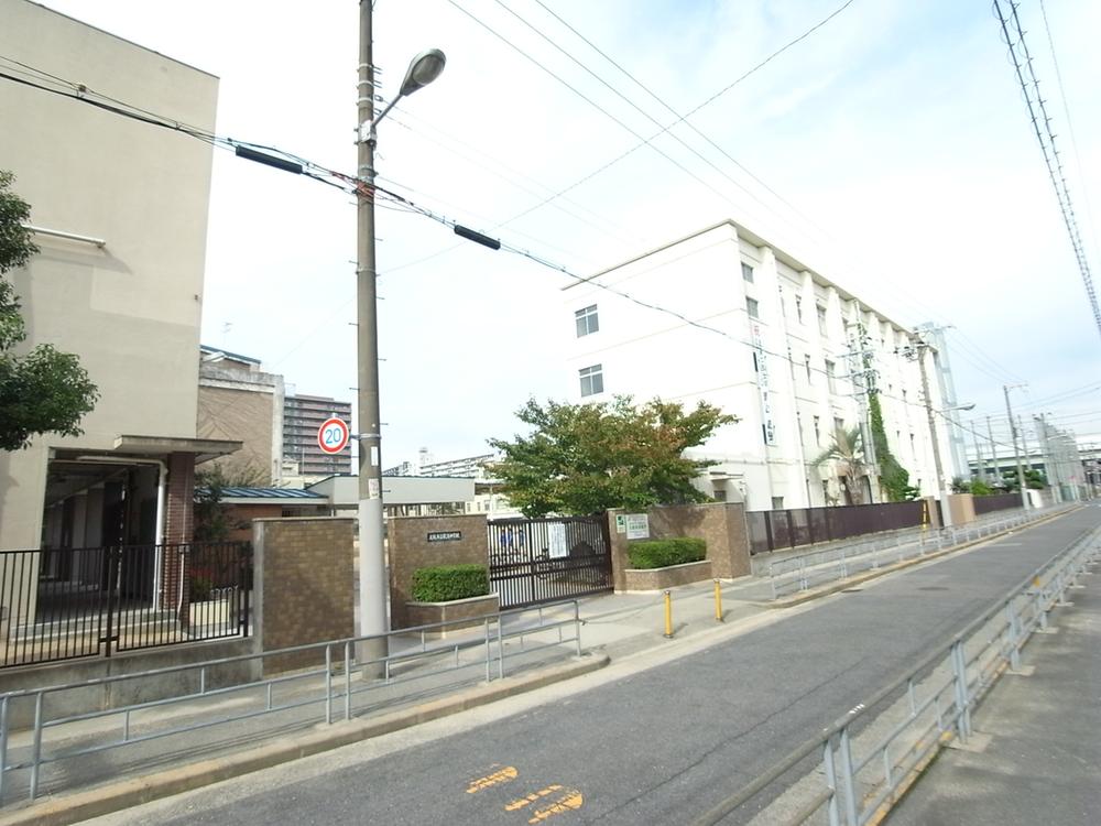 Other. Utajima up to elementary school 3-minute walk