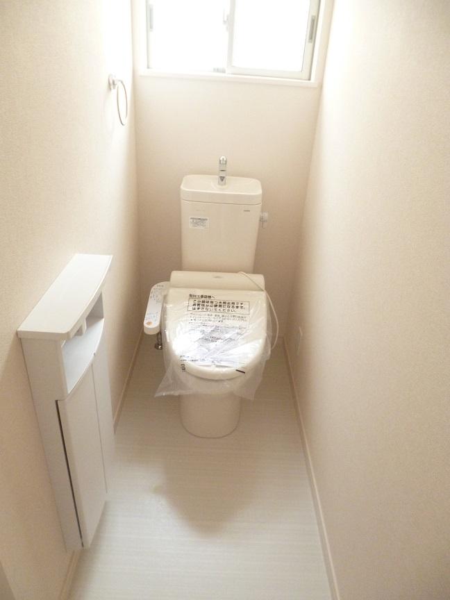 Toilet. It is clean of easy to state-of-the-art bidet with toilet! 