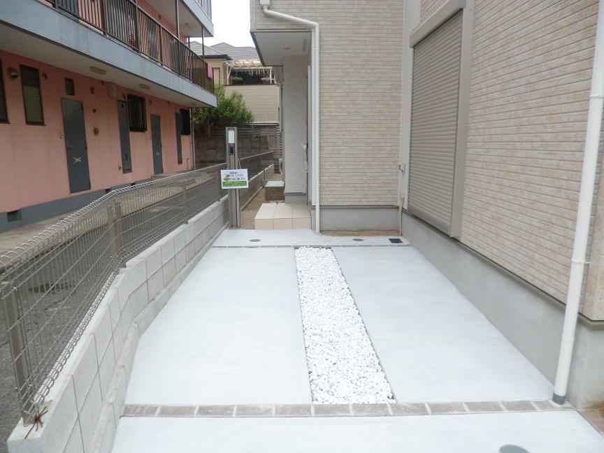 Parking lot. Parking two possible spacious parking space!