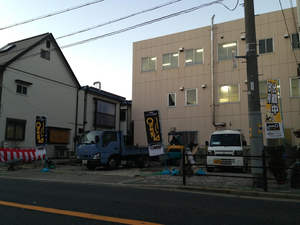 Local photos, including front road. Local (12 May 2013) Shooting