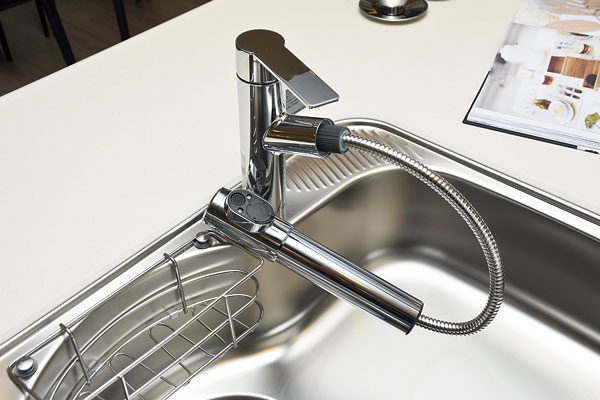 Kitchen.  [Water purifier integrated mixing faucet] With faucet is stretched, water, hot water, Switching of clean water has been adopted is one touch of the water purifier integrated mixing faucet (same specifications)