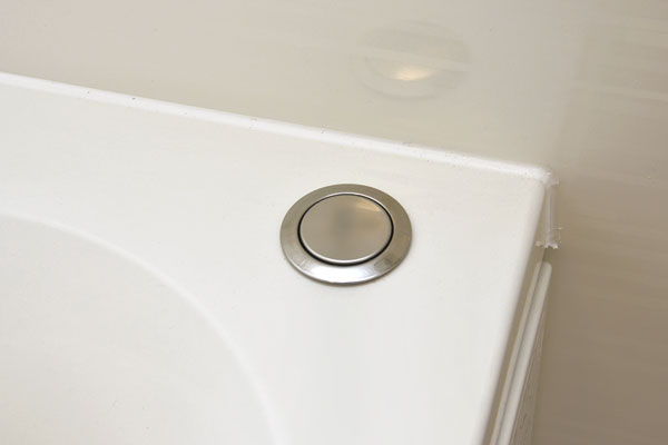 Bathing-wash room.  [Pop-up drain plug] Simply press the drainage button attached to the upper part of bathroom, Open and close the drain plug at the bottom. You can also waste water with one push after bathing (same specifications)