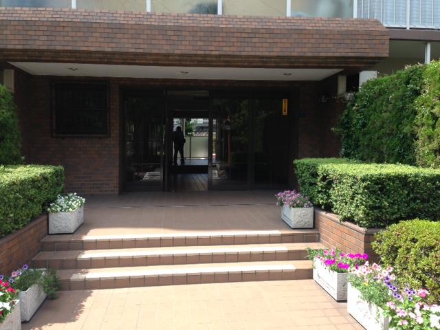 Entrance. It is the apartment of the total number of units 142 units and a large