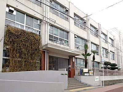Primary school. 658m to Osaka Municipal Himesato Elementary School