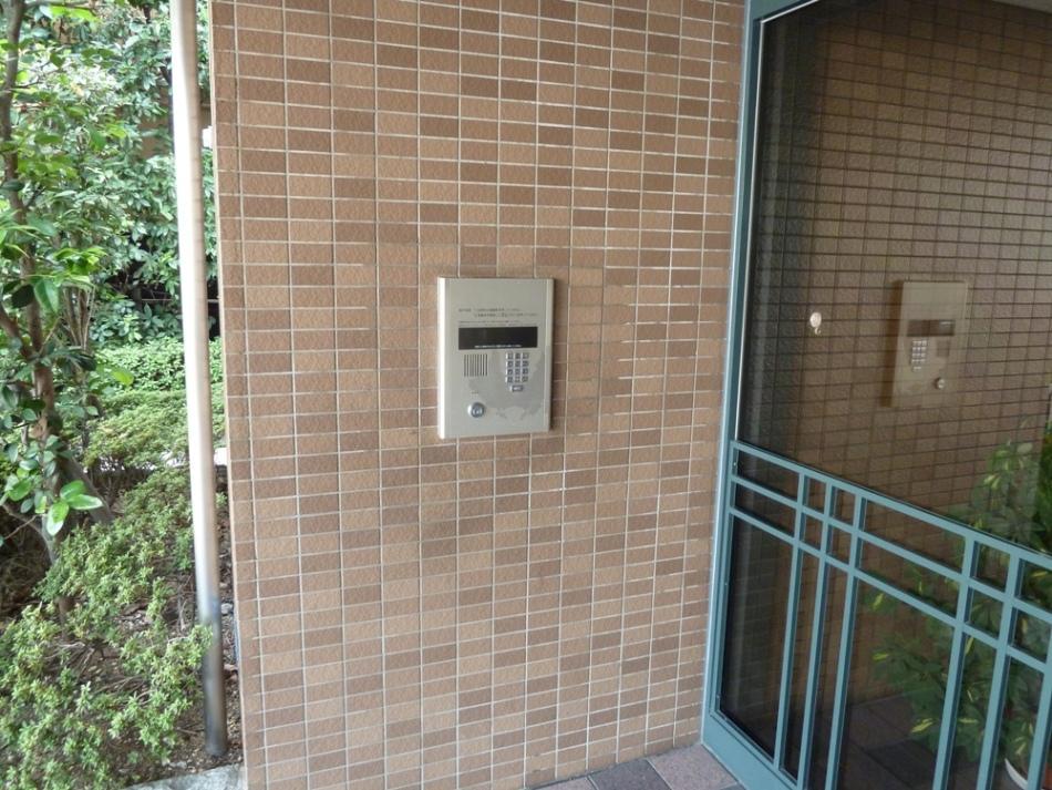 Local appearance photo. It is safe because it is with auto-lock.