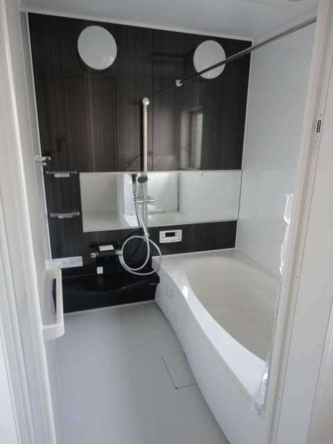 Bathroom. Bathing of 1 pyeong type. Because it is with the bathroom dryer, Your laundry on a rainy day also is no problem.