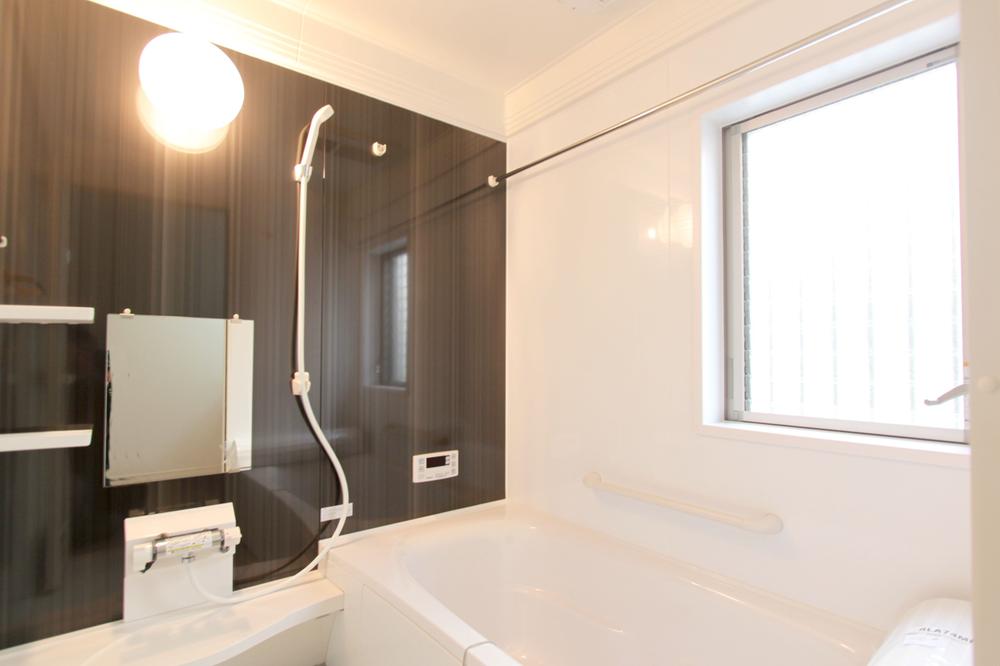 Bathroom. ◆ bathroom