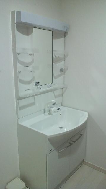 Wash basin, toilet. Indoor (09 May 2013) Shooting