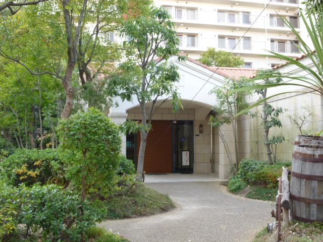 Entrance. Common areas