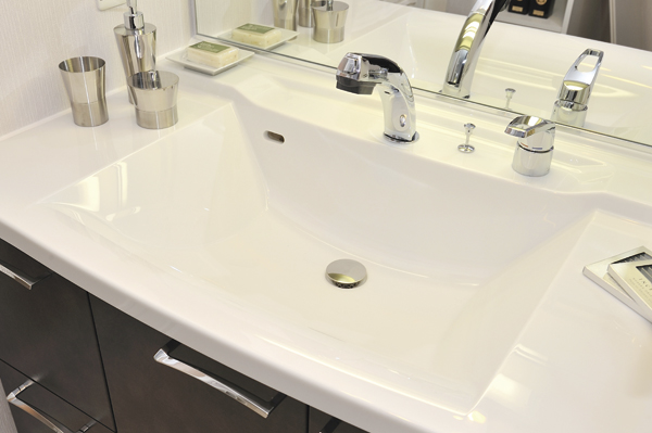 Bathing-wash room.  [Counter-integrated basin bowl] Same specifications