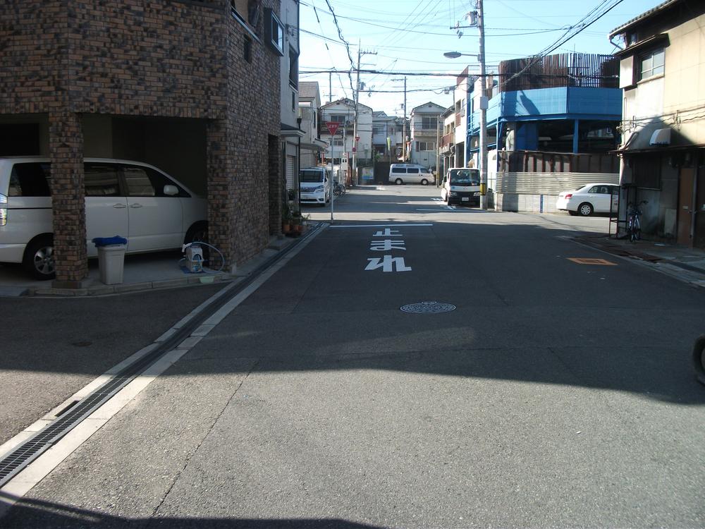 Local photos, including front road. ◆ Frontal road